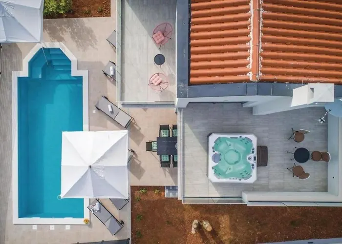 Villa Izabel With Hot Whirpool