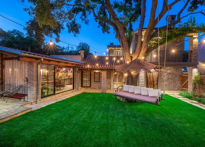 Rustic Cozy House Pupy